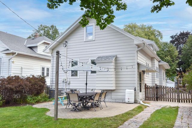 2207 N 66th STREET, Wauwatosa, WI 53213