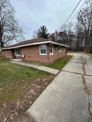 1165 S Elms Road, Flint, MI 48532