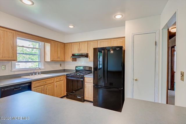 864 Malden Drive, Cliffwood Beach, NJ 07735