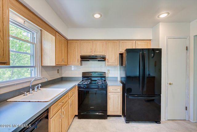 864 Malden Drive, Cliffwood Beach, NJ 07735