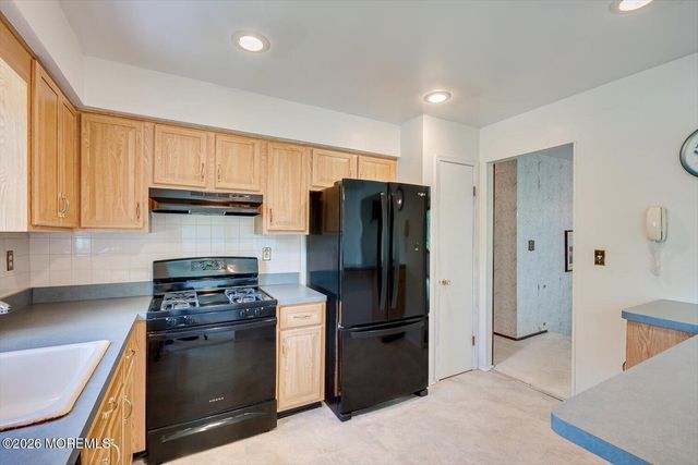 864 Malden Drive, Cliffwood Beach, NJ 07735