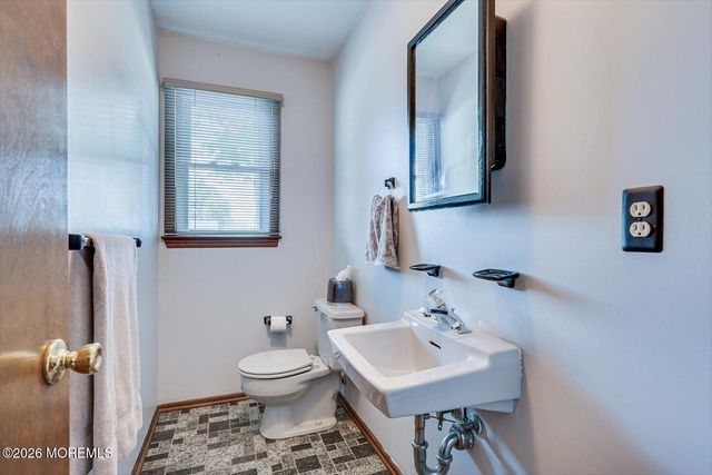 864 Malden Drive, Cliffwood Beach, NJ 07735
