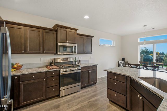2569 NW Upas Way, Redmond, OR 97756