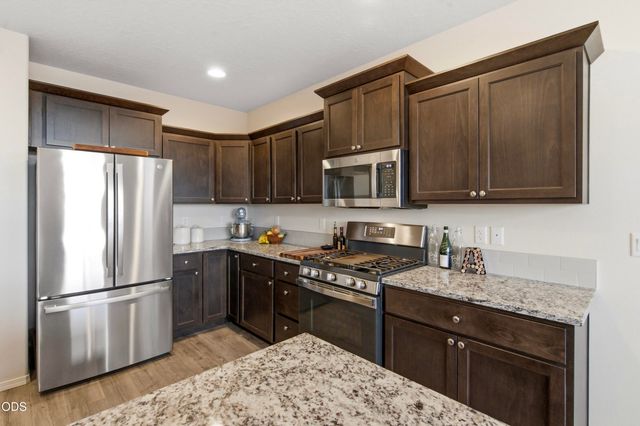 2569 NW Upas Way, Redmond, OR 97756
