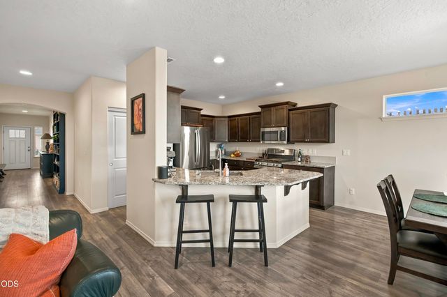2569 NW Upas Way, Redmond, OR 97756