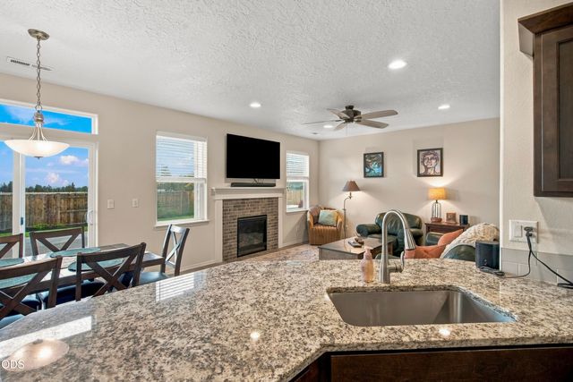 2569 NW Upas Way, Redmond, OR 97756
