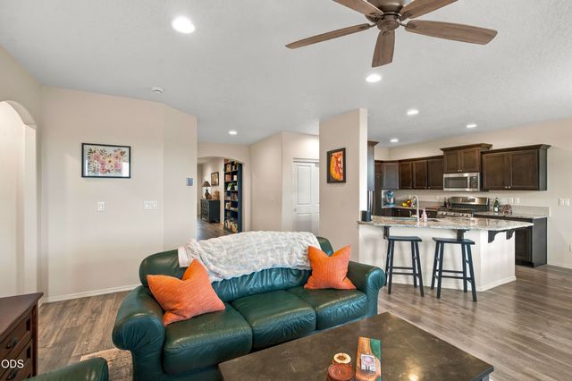2569 NW Upas Way, Redmond, OR 97756