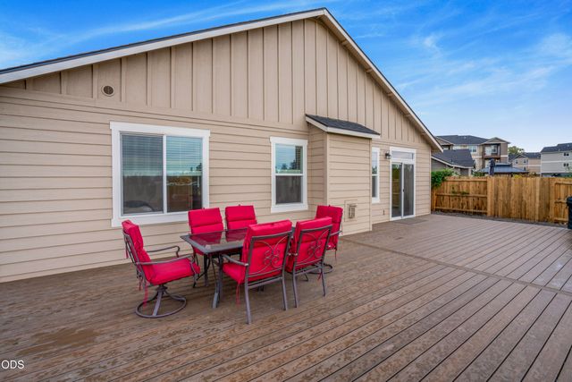 2569 NW Upas Way, Redmond, OR 97756