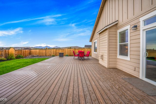 2569 NW Upas Way, Redmond, OR 97756