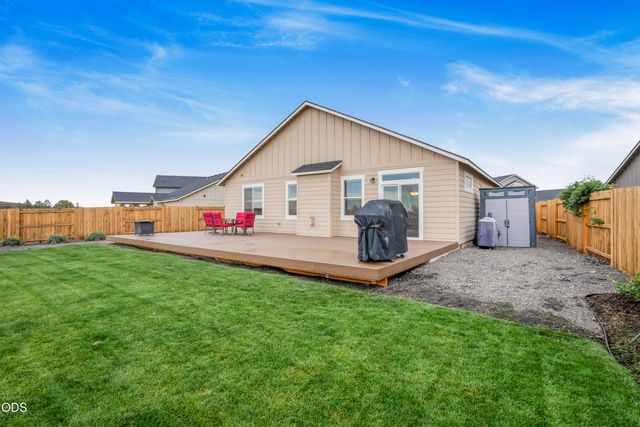 2569 NW Upas Way, Redmond, OR 97756