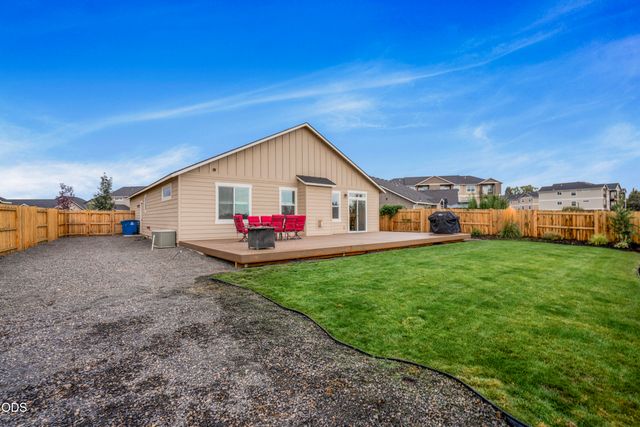 2569 NW Upas Way, Redmond, OR 97756