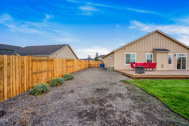 2569 NW Upas Way, Redmond, OR 97756