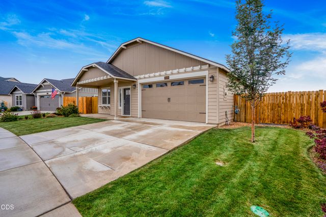 2569 NW Upas Way, Redmond, OR 97756