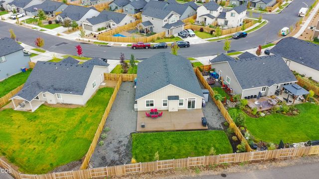 2569 NW Upas Way, Redmond, OR 97756