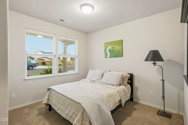 2569 NW Upas Way, Redmond, OR 97756