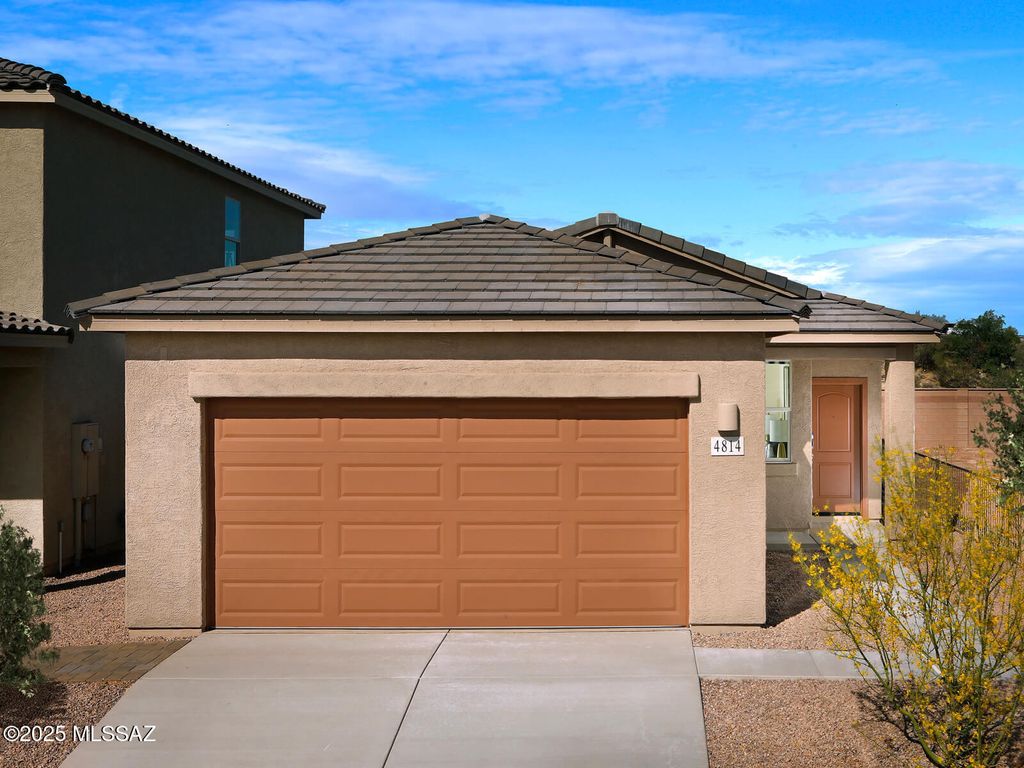 9799 N Summerstone Avenue, Marana, AZ 85743