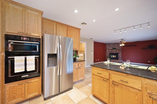 8430 Blossom Hill Ct, Citrus Heights, CA 95610