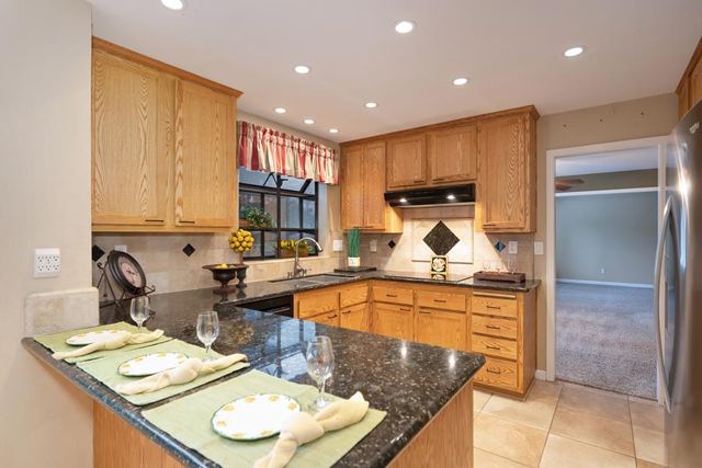 8430 Blossom Hill Ct, Citrus Heights, CA 95610