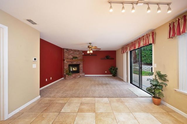 8430 Blossom Hill Ct, Citrus Heights, CA 95610