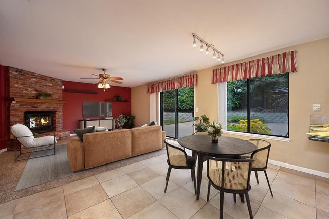 8430 Blossom Hill Ct, Citrus Heights, CA 95610