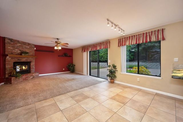 8430 Blossom Hill Ct, Citrus Heights, CA 95610