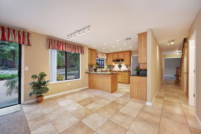 8430 Blossom Hill Ct, Citrus Heights, CA 95610