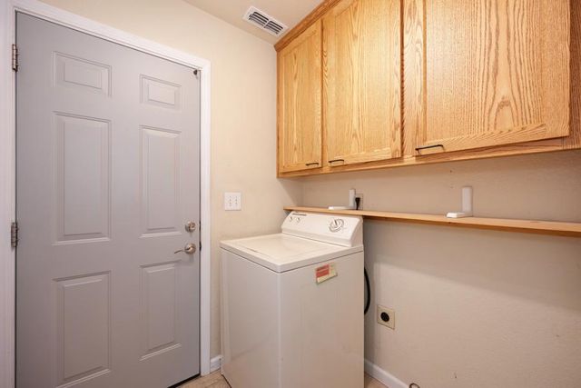 8430 Blossom Hill Ct, Citrus Heights, CA 95610