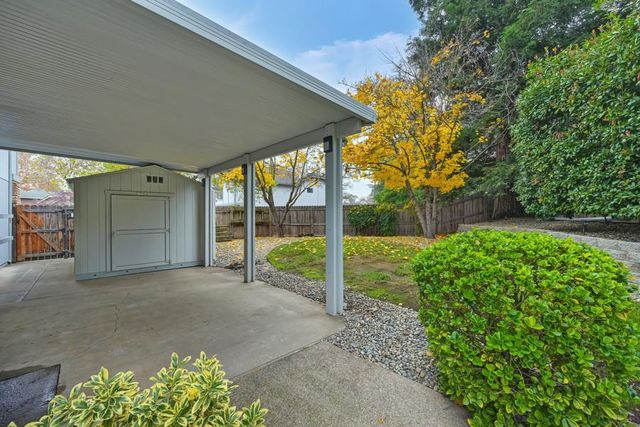 8430 Blossom Hill Ct, Citrus Heights, CA 95610