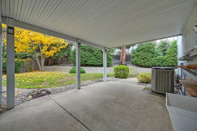 8430 Blossom Hill Ct, Citrus Heights, CA 95610