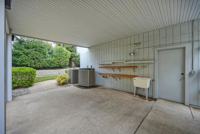 8430 Blossom Hill Ct, Citrus Heights, CA 95610