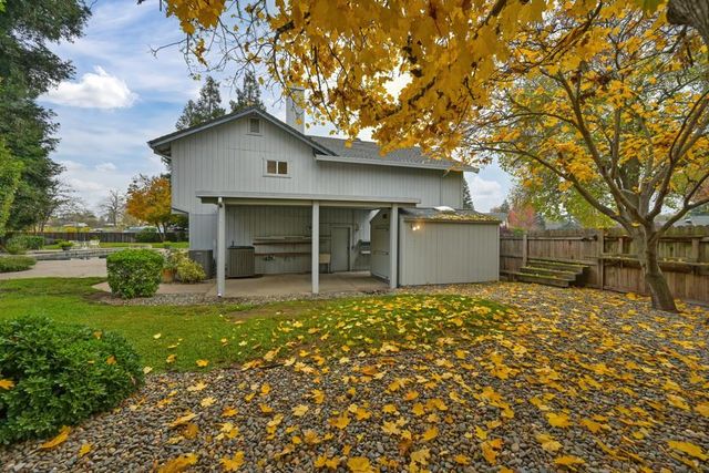 8430 Blossom Hill Ct, Citrus Heights, CA 95610