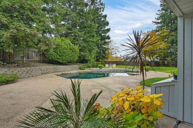 8430 Blossom Hill Ct, Citrus Heights, CA 95610