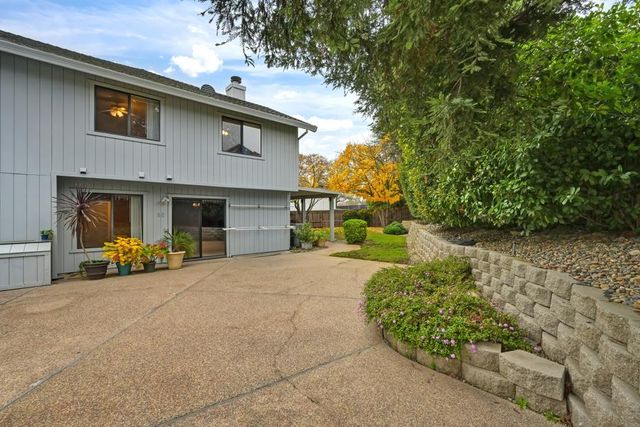 8430 Blossom Hill Ct, Citrus Heights, CA 95610