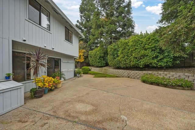 8430 Blossom Hill Ct, Citrus Heights, CA 95610