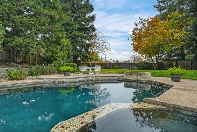 8430 Blossom Hill Ct, Citrus Heights, CA 95610