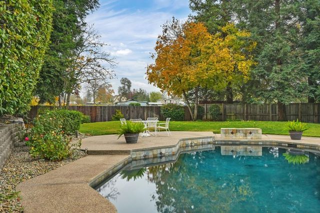8430 Blossom Hill Ct, Citrus Heights, CA 95610