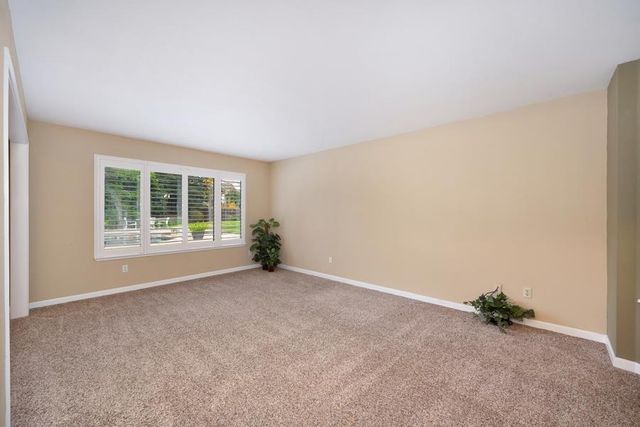 8430 Blossom Hill Ct, Citrus Heights, CA 95610