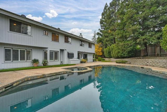 8430 Blossom Hill Ct, Citrus Heights, CA 95610