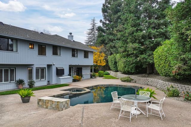 8430 Blossom Hill Ct, Citrus Heights, CA 95610