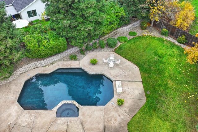 8430 Blossom Hill Ct, Citrus Heights, CA 95610