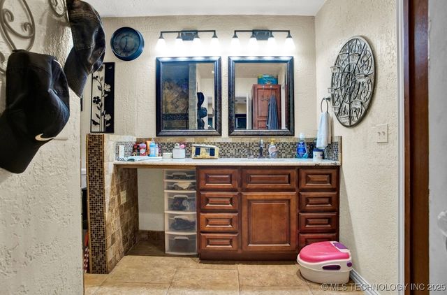 7035 A. Street, Kingston, OK 73439