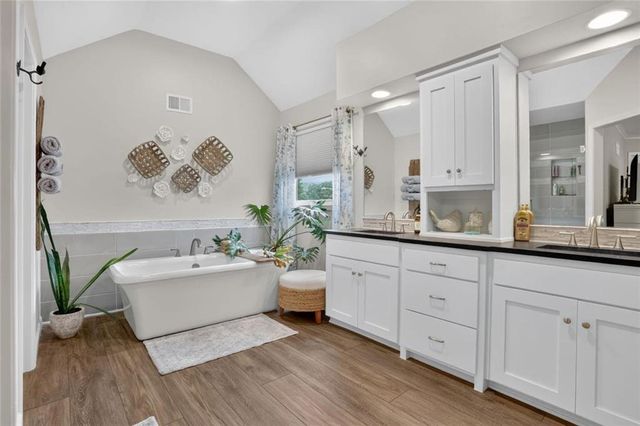 7646 N Pomona Avenue, Kansas City, MO 64152