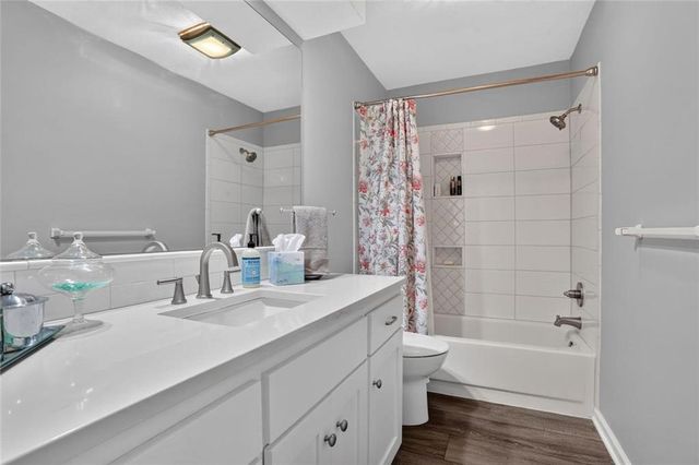 7646 N Pomona Avenue, Kansas City, MO 64152