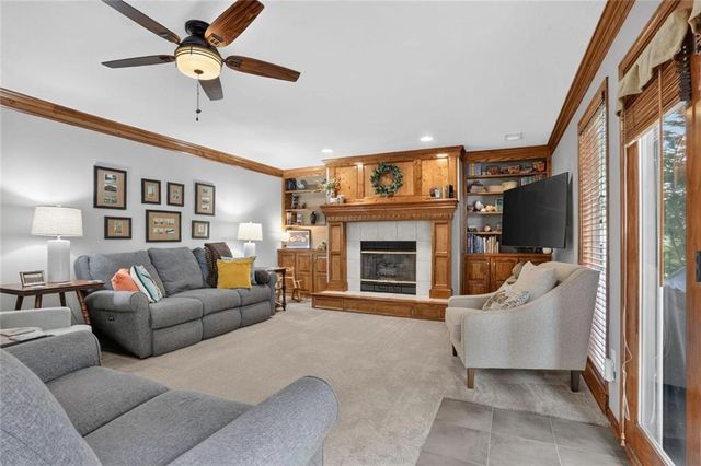 7646 N Pomona Avenue, Kansas City, MO 64152