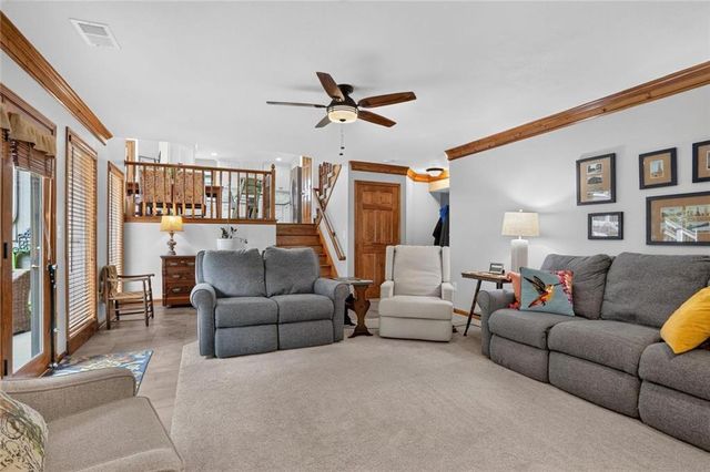 7646 N Pomona Avenue, Kansas City, MO 64152