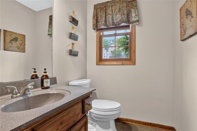7646 N Pomona Avenue, Kansas City, MO 64152