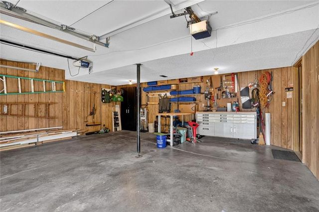 7646 N Pomona Avenue, Kansas City, MO 64152