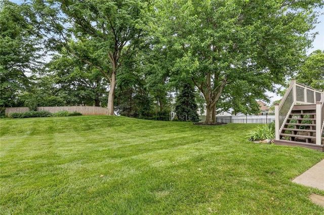 7646 N Pomona Avenue, Kansas City, MO 64152