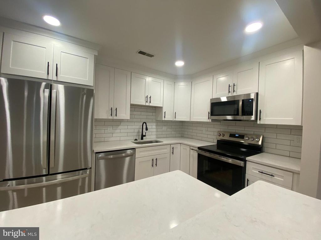 1837 MEERBROOK CT., THE WOODS II, Cherry Hill, NJ 08003