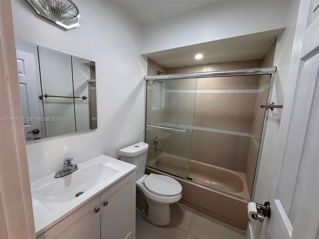 842 SW 89th Ave B, Miami, FL 33174